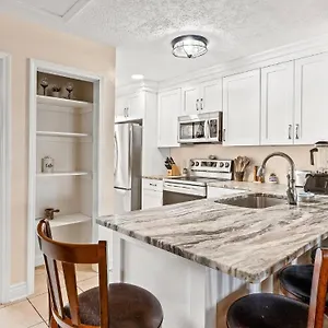 Apartment Pet Friendly Townhome With Gulf Views And Hot Tub Right Across From And Schooners, Panama City Beach